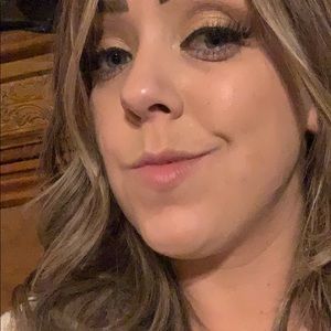 Meet your Posher, Katelyn